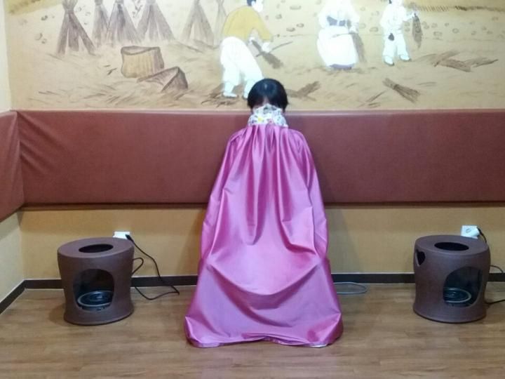 顔まで入れる
マントにもぐりお肌を温めることで美肌効果が期待できます。よもぎの香りもありリラックス効果も。