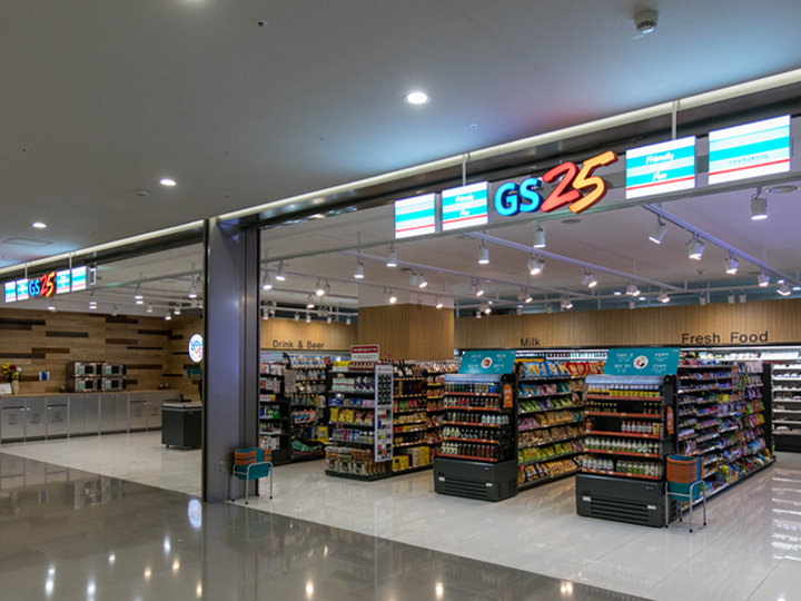 コンビニ
地下1階、1・3階