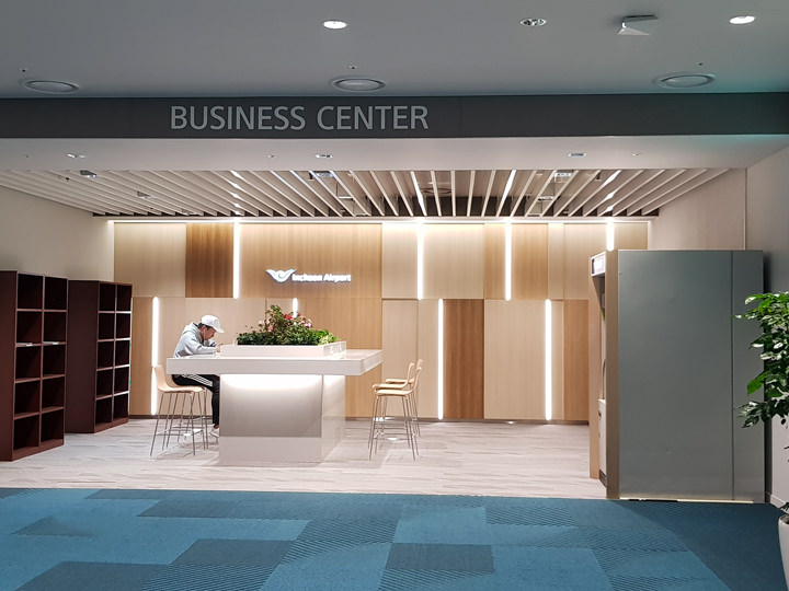 携帯の充電もできる「ビジネスセンター」
2階