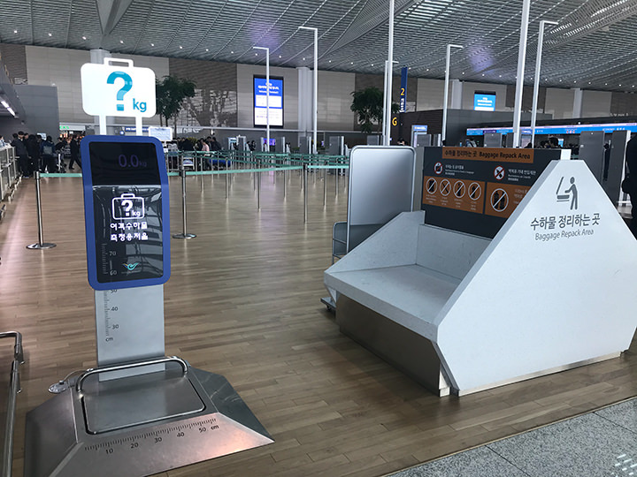 預け荷物用の量りと荷物整理スペース
3階