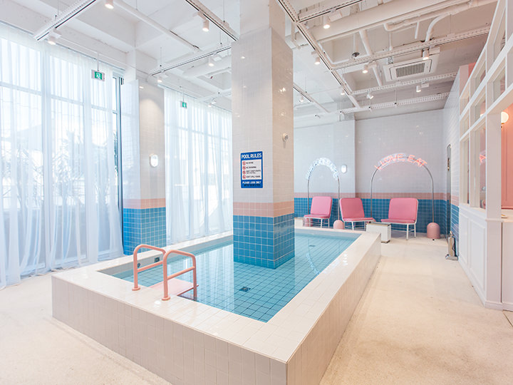 Pink Pool Cafe 弘大店 弘大 ソウル のグルメ レストラン 韓国旅行 コネスト