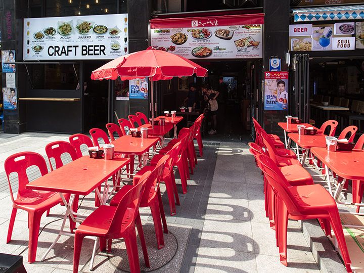 オーブンで焼き上げたヘルシーなチキンが魅力