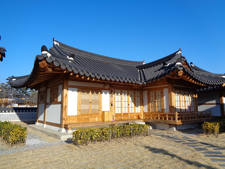 伝統的な造りの韓屋