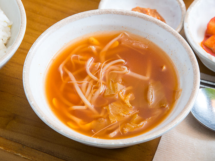 取材日はピリ辛の豆モヤシスープ