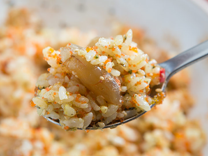 味が薄い場合は、小皿で提供される海老の漬け汁を少々加えましょう