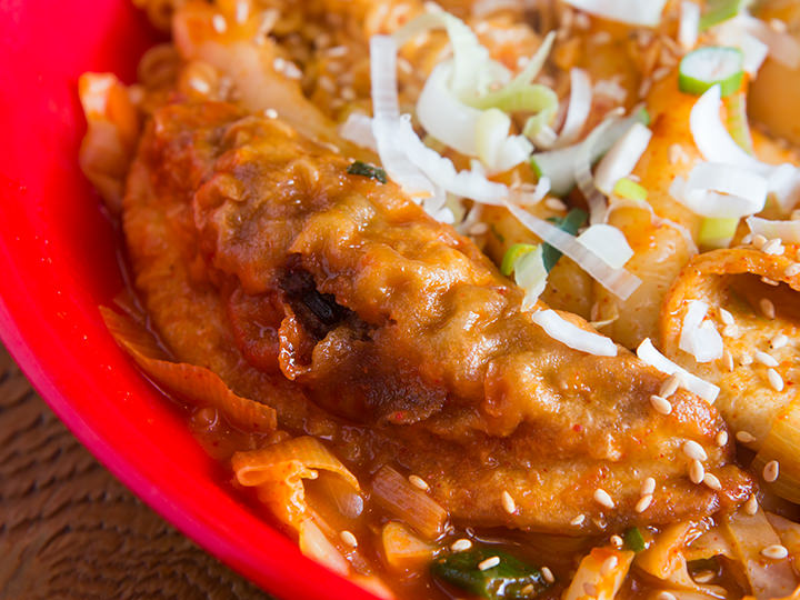 揚げマンドゥでさらにボリュームアップ