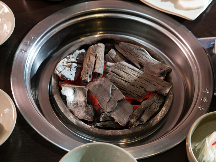 炭火はこだわりのクヌギ炭使用