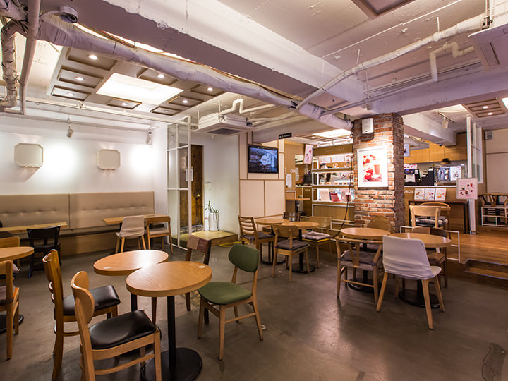 約80席の広々とした店内