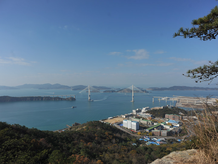 美しい海や島々、木浦大橋を一望できる「儒達山」