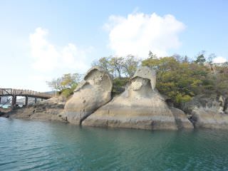 笠をかぶったような２つの岩が特徴の「カッパウィ(笠岩)」
