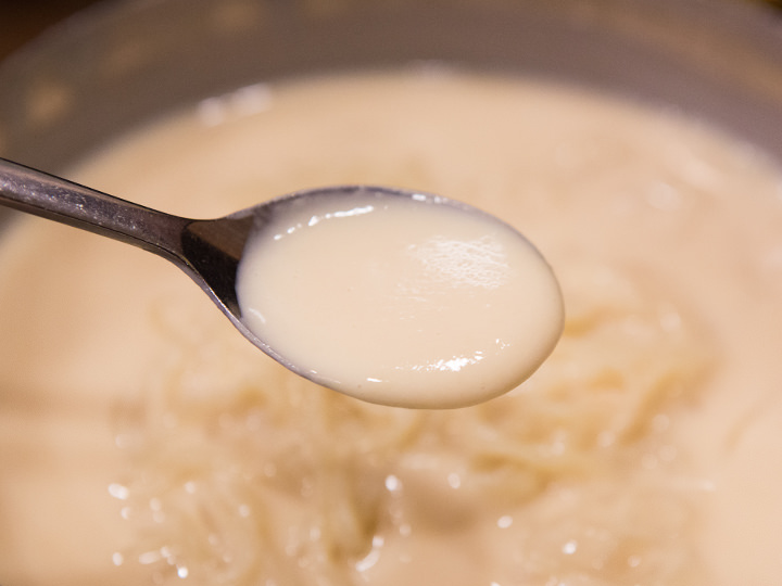 濃厚で豆の味が香ばしいスープ