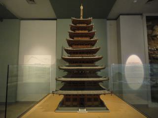 当時の様子を再現した模型を通じて、百済時代の弥勒寺の様子を知ることができます