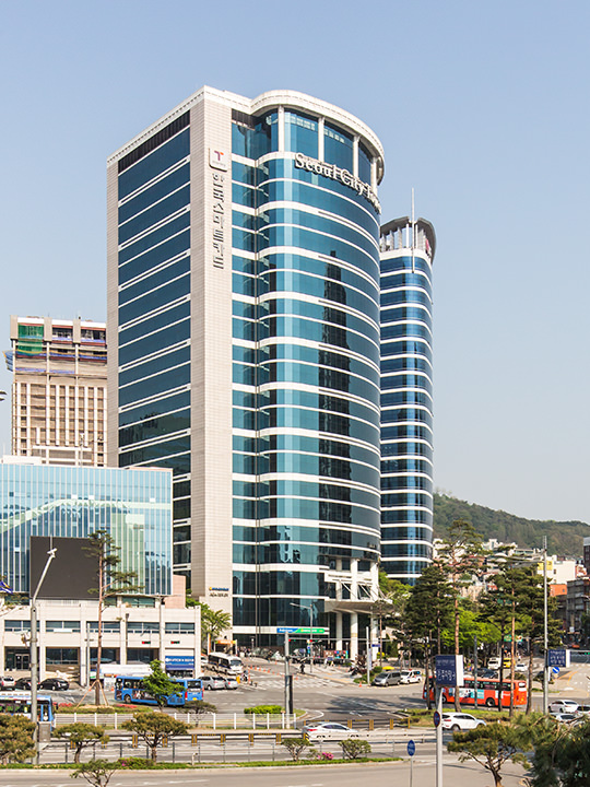 ソウル駅向かいのビル「SEOUL CITY TOWER」１階にあります
