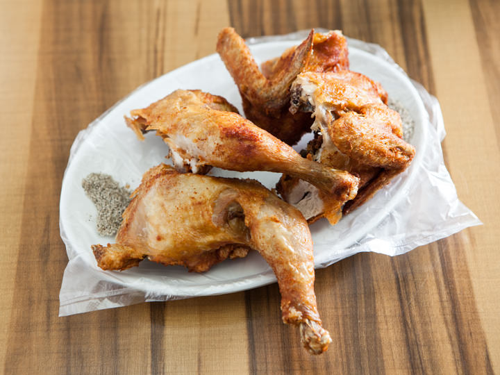 三宮元町 おすすめ韓国チキン ゼロカロリー ヤンニョムチキンが神戸の観光地南京町で 店内もok 神戸ふらっとグルメ