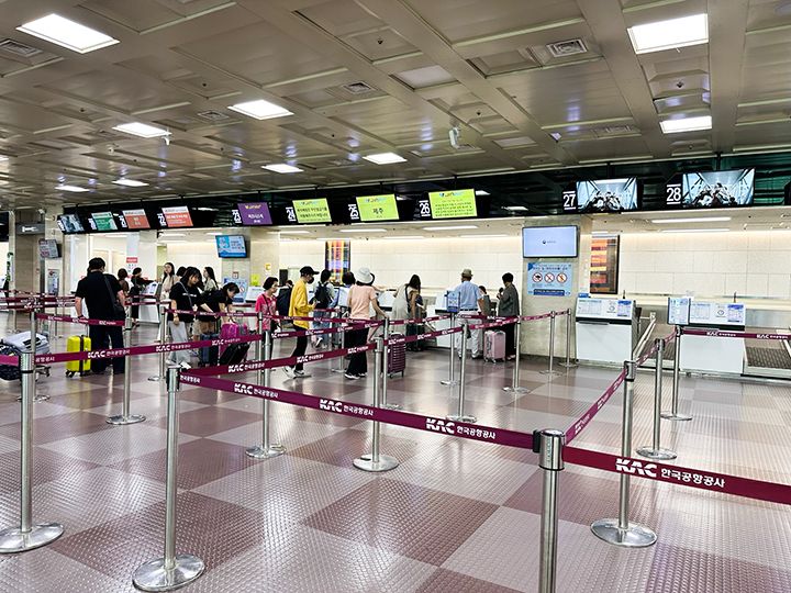 出国手続きカウンター