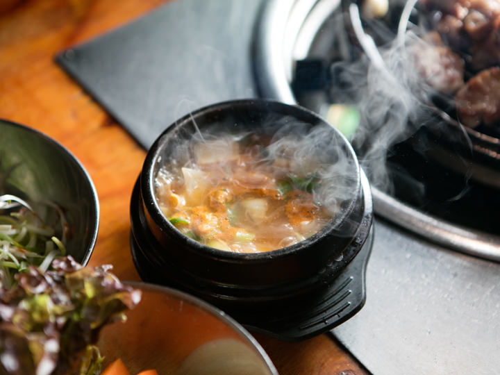 ピリ辛なテンジャンチゲもついてくる