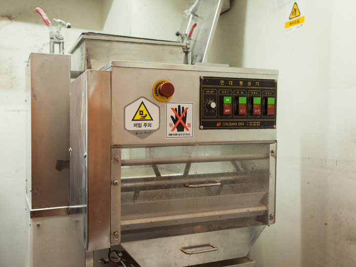 店内にある製麺機