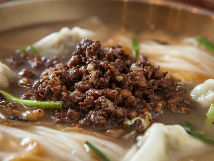 醤油ベースの鶏ミンチをよく混ぜましょう