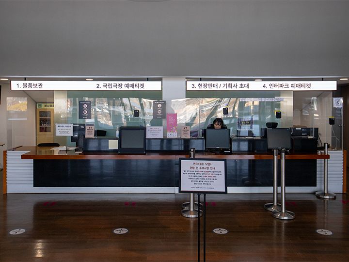 チケットブース・クローク