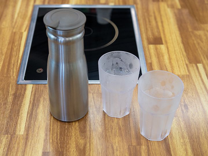 飲料用の水は無料ですが、ミネラルウォーターではありません