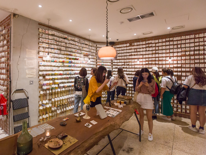 買い物好きが集まる「東大門アクセサリー卸売店通り」