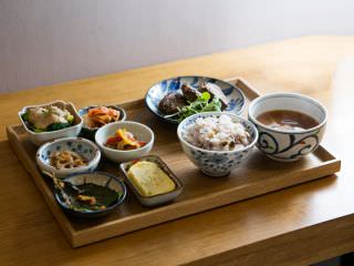 ヘルシーな韓国家庭料理の人気店「トシラッチッ米米」
