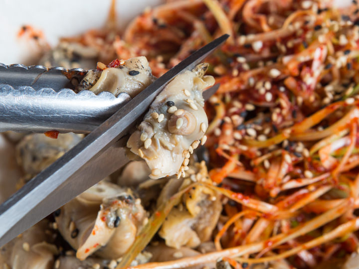 1.ツブ貝を食べやすい大きさにカット