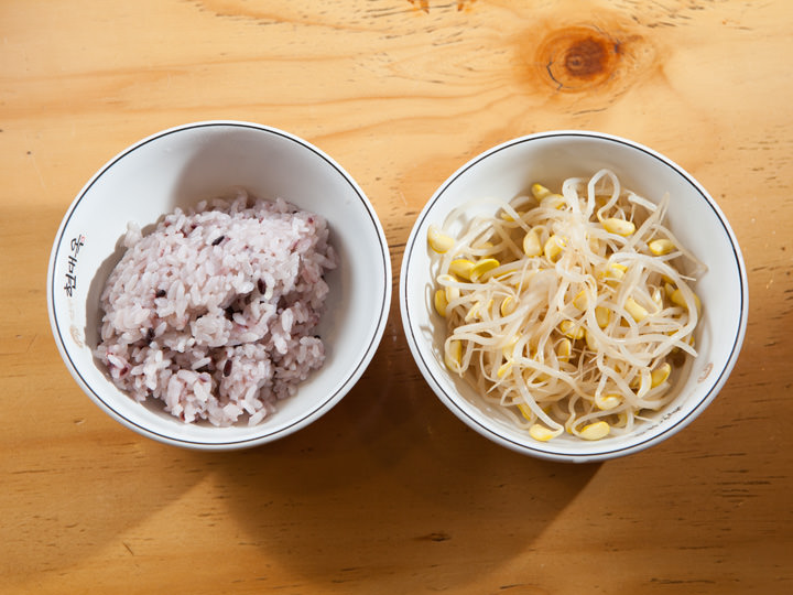 ご飯とモヤシはおかわりOK！
