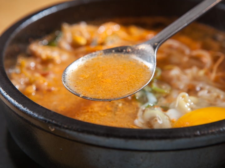 見た目とは違い辛さ控えめスープ