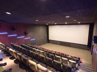 地下には映画館やライブホールなどの施設があります ※写真提供：KT&G サンサンマダン
