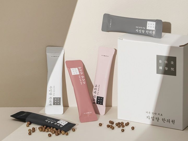 韓方薬は、特有の味や香りが苦手でも服用できるよう、フルーティーな風味にして飲みやすく工夫されているものも。1~3カ月間程度服用します。