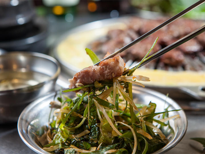 2.長ネギやエゴマの葉の香りがたまらない