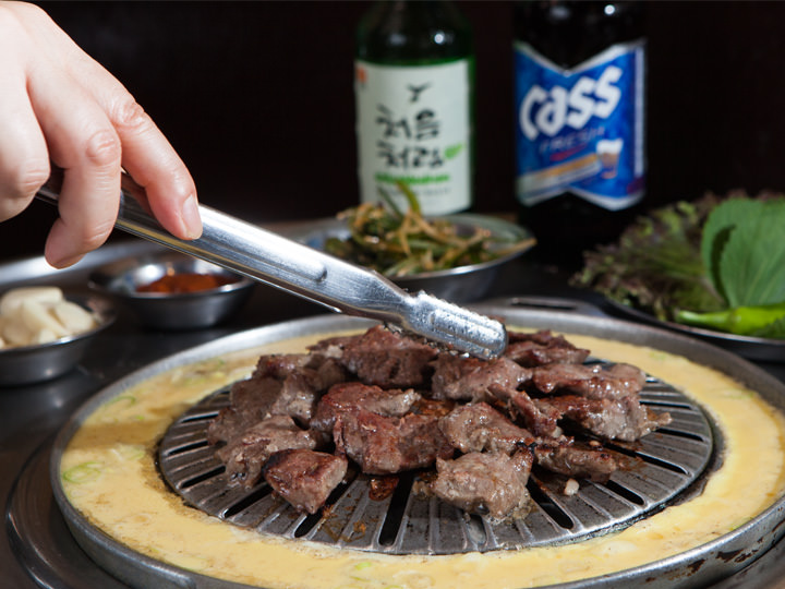 ソウル駅近くの上質な肉を提供する「ソムグイカルメギサル」