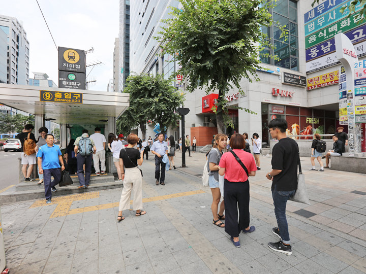 弘大で買い物を楽しむなら
とりあえず9番出口から出よう