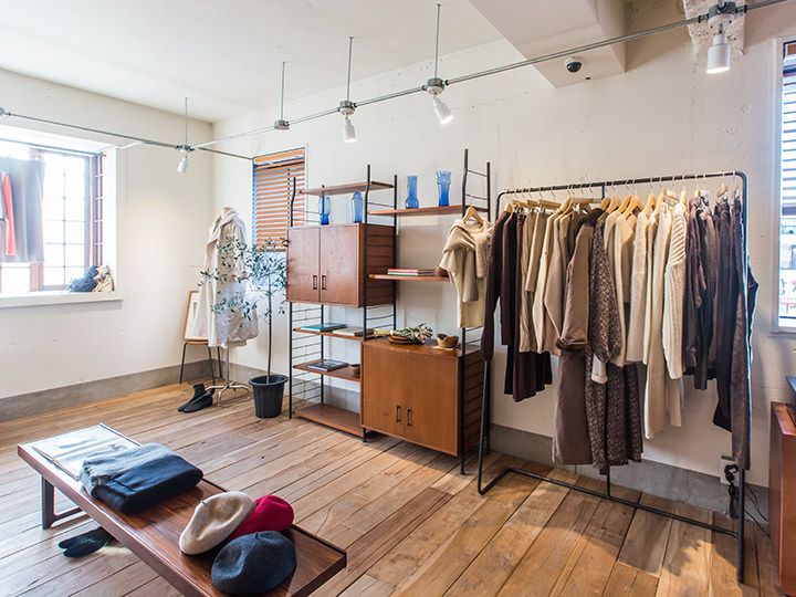 服だけでなくアクセサリーや
かばんも