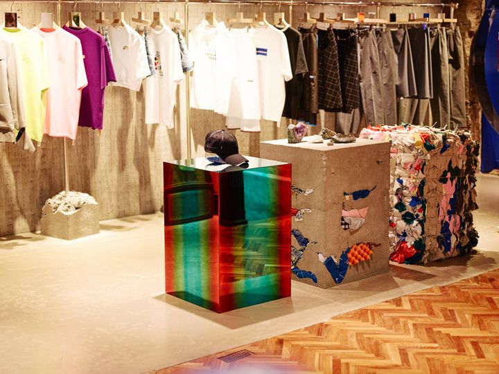 全商品男女兼用
個性的なデザインとポップな色使いが特徴
写真:ADER error