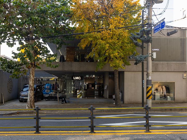 青色のクマのキャラクターが目印