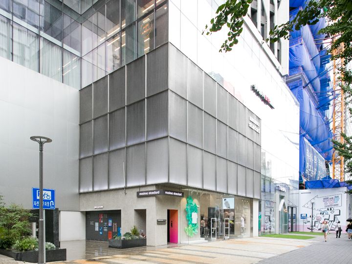 駅前大通りにあるmusinsa(ムシンサ)