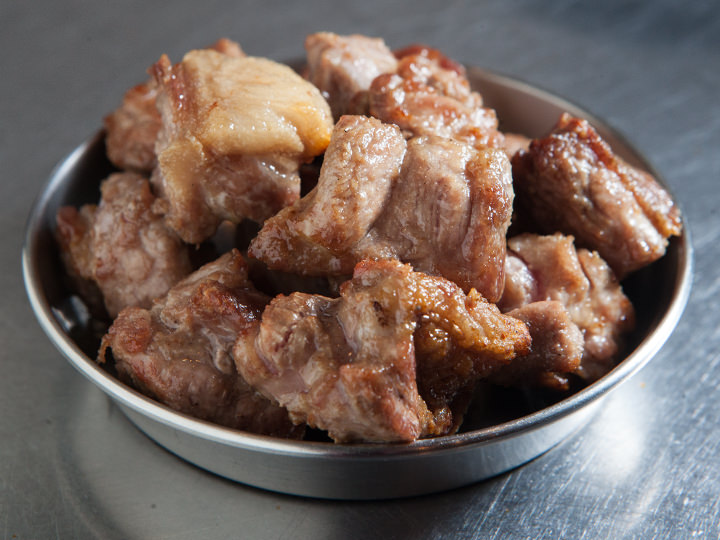 小皿に移してもらったら食べ始めます