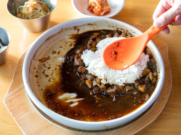 チムタクを少し残してご飯を入れて食べるのが韓国式