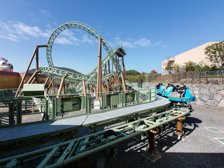 ダンシング・オスカー
竜巻の中に入っているかのような回転を楽しめるジェットコースター