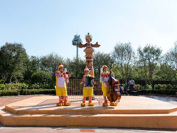 愉快に音楽を演奏してくれるライブミュージシャンも