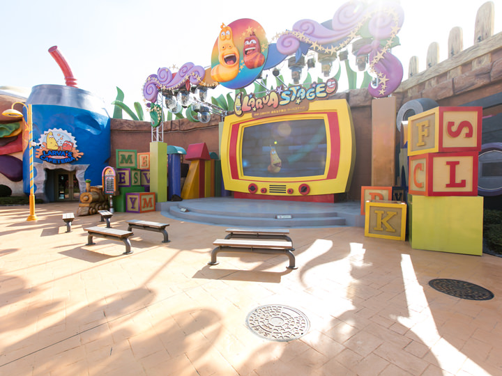 ラーバ・ステージ
アニメ上映、マジックショーが行なわれる会場