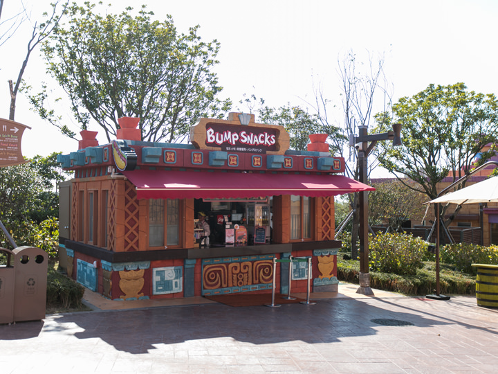 バンプ・スナック
(オスカー・ニューワールド)
トルティーヤ、ソーセージ、アイスクリームなど
営業時間:11:00~18:00