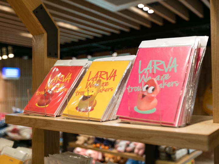 幅広い種類のキャラクターグッズあり