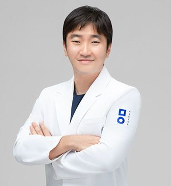 パク・サンイン院長
・東国大学 韓医学部 卒業
・慶北大学 医学専門大学院 卒業
・前)イゴンモク原理韓方病院 診療院長
・前)AK整形外科医院 副院長
・前)ヨンジュマディ神経外科医院 副院長
・前)青燕韓方病院 診療院長
・前)ペクピ韓方病院 診療院長
・前)チャンドク韓方病院 診療院長
・現)ミオル韓方病院 本店 院長