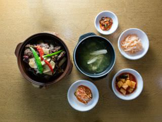 「牛カルビの蒸し煮」が人気のチェーン店「江南麺屋」