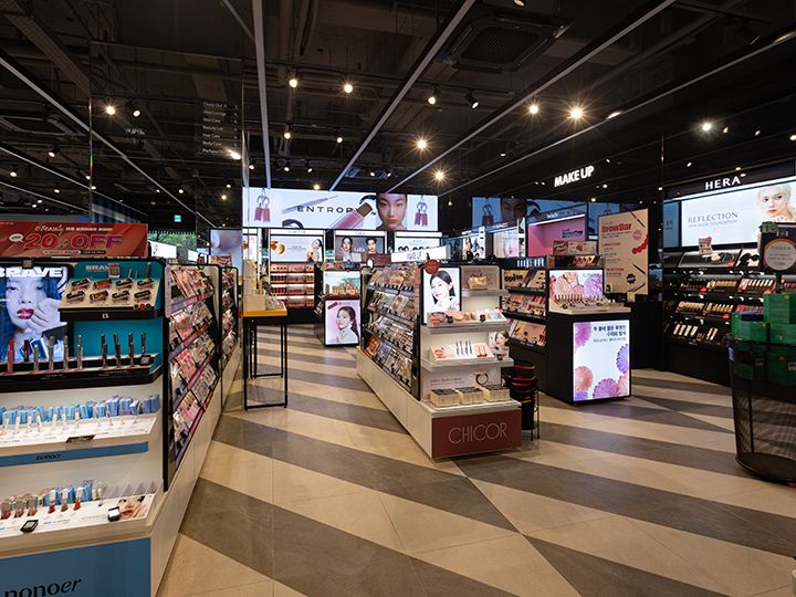 広々とした店内