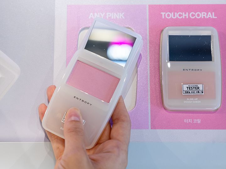 トレンドコスメをその場で試せます