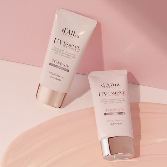 d'Alba(ダルバ) ウォータフル トーンアップサンクリーム(ピンク)50ml 34,000ウォン
華やかな肌トーンを演出するなめらかなつけ心地の日焼け止め